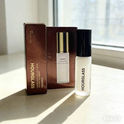  Hourglass Soft Focus Primer: Gözenekleri Bulanıklaştırır, Yağ Kontrolü Sağlar, Uzun Süre Kalıcı Makyaj Sağlar, Kusursuz ve Pürüzsüz Bir Cilt Görünümü Yaratır