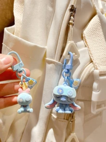 Blue Flocked Door Hook Mini Metal Hanging Accessory, Soft Touch Flocked Texture with Cute Design, Bright Blue Colorway and Chef-Style Detail, Gold-Tone Mini Charm with Door-Clasp Hook, Decorative Hanging Accessory for Bag, Backpack, Keys or Door Handle, Playful toa Access. Styling, Ideal Gift for Birthdays, Holidays, Valentine’s Day & Sweet Moments - 植絨門扣史迪仔小金 - 查看 7