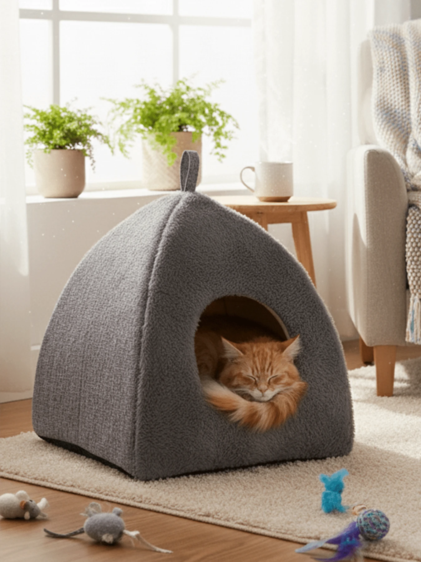 Nhà cho mèo hình mái vòm tam giác bán kín có móc treo, nội thất rộng rãi, chất liệu polyester bền chắc - Màu xám đậm. Dễ dàng vệ sinh, trang trí nhà cửa, thiết kế hiện đại, cấu trúc chắc chắn, cần thiết cho sự thoải mái và nghỉ ngơi của thú cưng. - Xám - Xem 1