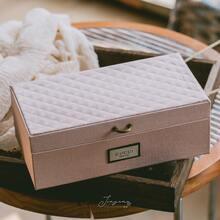 Gucci 复古花卉图案收纳盒，优雅的梳妆台收纳盒，配有精致的织物内衬和黄铜提手，可用于存放珠宝和纪念品。 - 粉色 - 查看 2