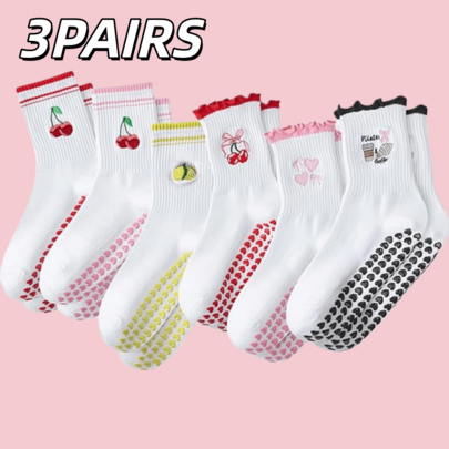 3 paires de chaussettes antidérapantes mignonnes pour femmes, chaussettes de yoga antidérapantes pour femmes, convenant pour le Pilates, les entraînements de danse, le yoga, pouvant être offertes en cadeau, également adaptées pour les hôpitaux, la Saint-Valentin, les anniversaires, les mariages et d'autres occasions.