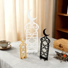 OUTANA مجموعة ديكور مكتبي هلال القمر لهذا الموسم (1/3 قطع) تتميز بنقوش مستوحاة من الإسلام بأسلوب زخرفي احتفالي. بتصميمه الحديث المميز، إنه مثالي للعرض على المكاتب والرفوف. - متعدد الألوان - مشاهدة 7