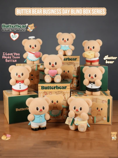 Cajas sorpresa coleccionables de la serie Butter Bear Business Day, 8 ediciones regulares + 1 edición secreta, acabado con textura flocada y superficie suave al tacto, diseños dulces y cotidianos con temática empresarial, incluyendo Happy Operating, Donut Date, Cuddly Me, Joyful Wave, Dance Star, Full of Love, Angel's Love y Cupid's Arrow, estilo secreto "Baking Master". Serie decorativa coleccionable para coleccionistas de cajas sorpresa, fanáticos de Butter Bear y entusiastas de los juguetes artísticos. Regalo ideal para cumpleaños, festividades y sorpresas de temporada.
