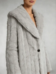 Beige Faux Fur Cable Knit Long Coat, A Fashion - Forward & Warm Hot Outfit Crafted With Premium Fuzzy Material, Boasting A Flowy Longline Silhouette And Classic Cable Knit Pattern, Ideal For Adding Elegant Winter Style By Pairing With Sweaters Or Blouses In  Define Jacket  Sports Jacket  Ski Clothes Women  Zip Up Jackets  Fitted Jacket  Winter Coat For Women  Abrigos De Invierno Para Mujer  Women's Winter Clothing Of Women's Winter Clothing Women's Winter Fashion Women's Winter Promotion Of Women's Winter Clothing Christmas  Ugly Christmas Sweater Women Curve - 杏色 - 查看 6