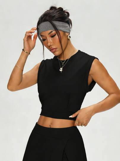 1件装女士纯色无袖弹力短款健身背心，多功能打底衫，适合健身房、跑步、户外运动、网球、棒球、休闲等场合。