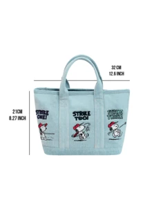 牛仔布手提包 - 棒球主题，牛仔布手提包 - 采用棒球图案，经久耐用且时尚，适合日常使用，内部空间宽敞，带有刺绣细节，是女士和女孩休闲装扮的完美配饰，非常适合购物、上学和休闲活动。 - 打棒球 - 查看 10