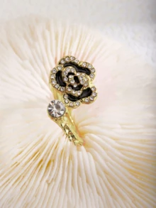 1 件法式山茶花黑色女士戒指，奢华高端设计 - 金色 - 查看 3