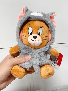 杰瑞老鼠毛绒玩偶，身穿连帽衫，柔软舒适，造型可爱，做工精细。这款轻巧舒适的玩偶适合摆放在书桌、房间、书架上，也可以挂在背包或手提包上。它是日常生活、缓解压力、收藏和装饰的理想伴侣，也是送给朋友、情侣、生日、节日和特殊场合的贴心礼物。 - 鼠 - 查看 3