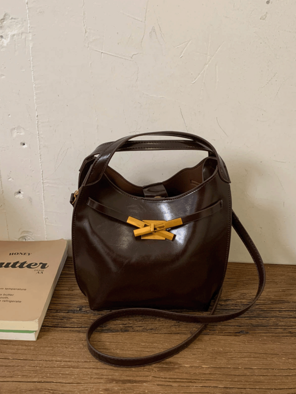 1pc, Joker Fashion , High Value And Niche Design, Hand Bill Of Lading Shoulder Crossbody Bag, Solid Color Pu Suede Fabric Hardware Decoration, Adjustable Shoulder Strap, Multi-Color Optional Bucket Bag, Suitable For Ladies' Daily Commuting And Shopping Occasions.