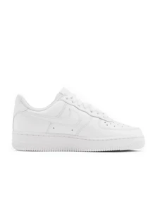 Nike 空军一号 07 女款休闲鞋，时尚白色撞色低帮厚底滑板鞋，百搭休闲运动鞋，适合日常穿着，男女皆宜的设计 - 白色 - 查看 2