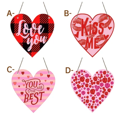 Hjärtformade dekorativa hängande ornament, mjuka möbler med känslomässiga symboler, uttrycka kärlek genom rutigt, läpptryck, roselement och raka texter, vanliga känslomässiga kopplingar i nära relationer