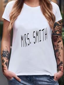 Womens Custom Bride Hoodie: Minimalist Mrs. Wedding Pajama Shirt T-shirt - Blanco - Ver 2