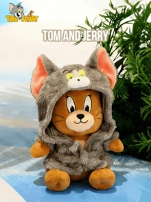 杰瑞老鼠毛绒玩偶，身穿连帽衫，柔软舒适，造型可爱，做工精细。这款轻巧舒适的玩偶适合摆放在书桌、房间、书架上，也可以挂在背包或手提包上。它是日常生活、缓解压力、收藏和装饰的理想伴侣，也是送给朋友、情侣、生日、节日和特殊场合的贴心礼物。 - 鼠 - 查看 2