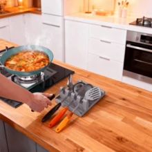 Multifunctional Silicone Pot Lid With Built-In Utensil Storage. Doubles As A Spoon Rest, Multi-Tool Organizer, Spatula Holder, Lid Stand, Spatula Rack, Or Kitchen Utensil Organizer. Ideal For Home Decor, Kitchen Accessories, Gifts, And Bathroom Accents. - 灰色 - 查看 2