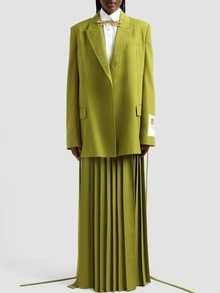 GLOURI Women's Olive Green Belted Blazer & Pleated Maxi Skirt Set - Tie-Waist Design & Embroidered Cuff Detail | Elegant High-End Style For Luxury Dinners, Fashion Gatherings & Sophisticated Events For Refined Glamorous Looks - 綠色 - 查看 4