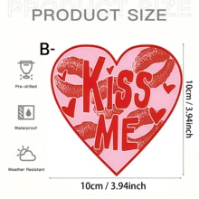 心形装饰挂件，情感象征软装，通过格子、唇印、玫瑰元素和简洁的文字表达爱意，亲密关系中常见的情感纽带物品