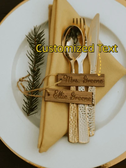 1/2 tấm thẻ ghi tên khách bằng gỗ khắc chữ cho đám cưới: Thẻ khăn ăn kiểu mộc mạc làm quà tặng.