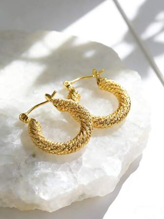 Charm-In Boucles d'oreilles créoles torsadées plaquées or pour femme - Bijou texturé à la mode pour le quotidien et les soirées, cadeau idéal pour elle