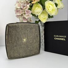 CHANEL 新款高端化妆包，珠宝收纳/化妆盒，时尚收纳盒，尺寸：18*18*4厘米 - 黑金色 - 查看 9