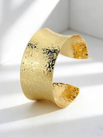 Charm-In 1 Adet Altın Kaplama Dövme Dokulu Geniş Açık Manşet Bileklik - Kadınlar İçin Şık Aksesuar, Parti/Günlük Kullanım İçin Mükemmel Hediye (Doğum Günü/Moda Tutkunları İçin)