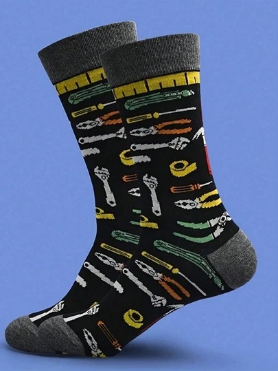 1 par de calcetines medianos unisex con tema de herramientas - adecuados para todas las estaciones, base negra con patrones coloridos de hardware (llave, destornillador, alicates, etc.), tela suave y cómoda, ideal para reparadores y entusiastas de las herramientas