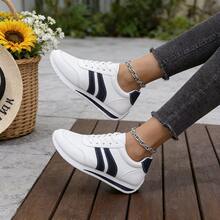 FZY Women's Lightweight And EdgyElongatesStylish Sneakers - Comfortable And Cushioned Insole, Striped Low-Top Lace-Up Casual Shoes, All-Weather Durable And Abrasion-Resistant Rubber Outsole, Women's Flat Shoes Suitable For All Seasons, Outdoor Sports, And Daily Errands, With A Simple Sporty Design.Valentine's Day Surprise Gift: Striped Casual Shoes - Perfect For Couples To Wear Together For A Special Valentine's Day Gift List - Versatile, Practical, And Suitable For Everyone - 寶藍色 - 查看 2