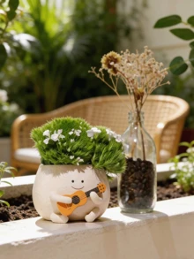 笑脸造型花盆，可爱吉他设计，带排水孔，趣味小花盆，适合室内多肉植物，送给植物爱好者的独特礼物。