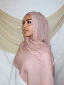 纯色基础款头巾，中东风格，透气雪纺材质，轻盈舒适，适合长时间佩戴，四季皆宜。 - 粉色 - 查看 4