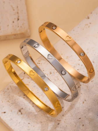 1 pieza Brazalete de acero inoxidable con patrón de corazón y decoración de circonita - Acabado pulido de alta calidad. Ideal para regalos de Año Nuevo, regalos del Día de San Valentín. Adecuado para uso diario y como regalo.