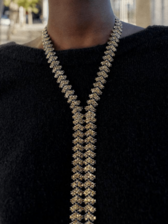 1件新款几何线条项链，优雅奢华感，适合搭配正式礼服和晚礼服