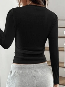 Women Y2K Lace Trim Henley Crop Top Short Sleeve Scoop Neck Solid Color Pointelle Basic Shirt Casual Button Front Fitted Baby Tee Summer Streetwear Going Out Coquettte Blouse - 黑色 - 查看 3