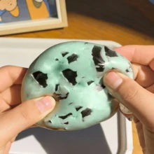 1个2026新款酥脆手工薄荷黑巧克力挤压减压蜡球，嘎吱作响的挤压解压玩具，生日/复活节/情人节礼物，玩具 - 彩色 - 查看 4