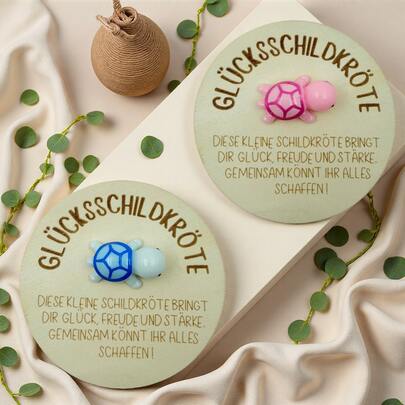 迷你派对礼品套装 - 励志海龟摆件及励志板，包含励志海龟摆件和德国木质鼓励牌匾，是送给家人朋友、生日、派对装饰和返校季的理想礼物。