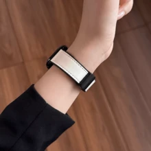 Crazy Horse Grain PU Leather Magnetic Strap, Suitable For Apple Watch 40mm/42mm/38mm/44mm/46mm/45mm/49mm, Series 10/9/8/7/6/5/3/SE/2/Ultra, Unisex, PU Leather Material, Suitable For Sports, Casual And Business, High-End Smart Watch Accessory - White - View 2