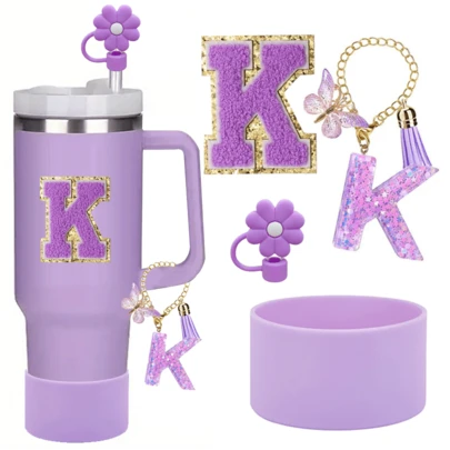 4件套A-Z杯子配件套装（30-40盎司） - 配件套装包含：1个吸管装饰盖、1个字母吊坠、1个硅胶杯底、1个字母贴纸，日常及节日惊喜礼物