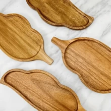 1件北欧风格不对称木质托盘，可作餐盘、装饰盘、早餐/开胃菜/寿司/甜点盘，用途广泛，适用于餐厅、厨房、户外野餐、露台、节日等各种场合，四季皆宜。