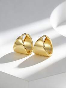 Charm-In Pendientes triangulares lisos chapados en oro para mujer - Diseño minimalista, adecuados para uso diario/look de oficina, opción de regalo elegante (Cumpleaños/Navidad) - Dorado - Ver 1