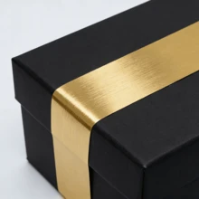 1 Cuộn băng dính tự dính màu vàng kim loại, sọc vàng ánh kim, có thể tháo rời, chống thấm nước, trang trí DIY cho phòng tắm, nhà bếp, tường, trần nhà, sàn nhà, viền gạch tủ, trang trí tường, trang trí phòng, decal dán tường, trang trí nhà cửa - Vàng - Xem 3