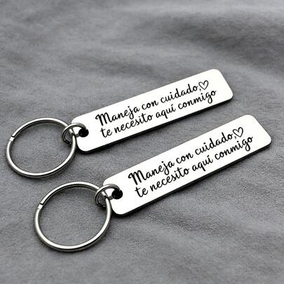 2 piezas Llavero de acero inoxidable tallado al estilo español, regalo pensativo para conductores, padres, novios, regalo del Día de San Valentín para él y ella