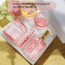 5-Piece Pink Diamond-Cut Glass Bathroom Accessories Set, Includes Soap Dispenser, Soap Dish, Toothbrush Holder, Tumbler & Cotton Swab Jars, Modern Crystal Decor For Bathroom - Housewarming Gift - 粉紅色 - 查看 3