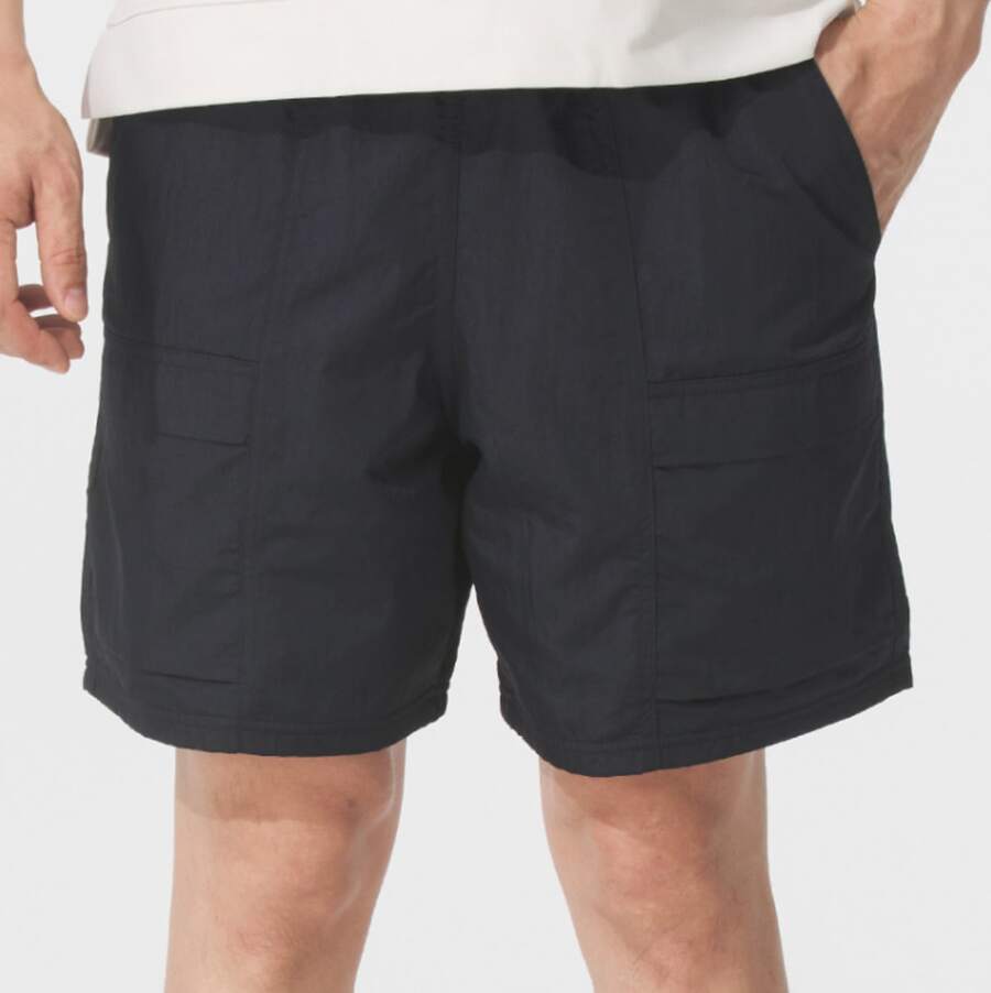 Shorts Under Armour IconVolley Holiday Casual Collection, tecido esportivo e resistente, modelo três-quartos, para homens.