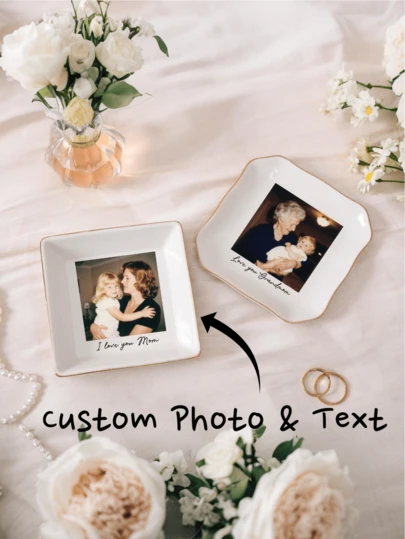 1 pieza Plato de joyería de cerámica personalizado - Bandeja de anillos grabada con foto y texto personalizados, recuerdo elegante impreso con UV para boda, compromiso, aniversario o Día de San Valentín, diseño cuadrado minimalista con borde dorado, regalo perfecto para parejas, novias, amigos y seres queridos