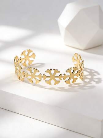 Charm-In Brazalete abierto con baño de oro y diseño de copos de nieve para mujer - Joyería festiva para invierno/fiesta/uso diario, regalo perfecto para ella en Navidad/Año Nuevo