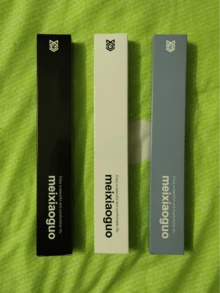 这款优质便携式独立包装的日常必备牙刷，采用柔软刷毛，适合家庭使用。这款超软牙刷专为敏感牙齿设计。超细刷毛可深入清洁牙缝和敏感牙龈，消除牙菌斑引起的口臭，保持口气清新。