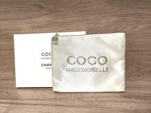 CHANEL 缎面材质化妆包，银白色化妆包，带香水盖拉链和光泽饰面，旅行化妆箱 - 亮白 - 查看 5