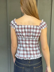Blusa corta con volantes y escote en V con hombros descubiertos, manga corta, ajuste en la cintura y estampado de cuadros para mujer - Arroz blanco - Ver 6
