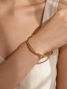 Charm-In Brazalete delgado chapado en oro para mujer (5.7,6,6.2cm) - Joyería minimalista para looks diarios/de oficina/de citas, regalo perfecto para ella en su cumpleaños/Día de San Valentín - Dorado - Ver 3