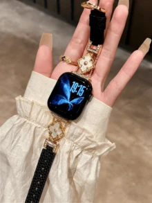 Dây đeo đồng hồ da họa tiết hoa thời trang, có thể điều chỉnh kích thước | Thiết kế tinh tế, tương thích với Apple Watch Ultra/SE/Series 11/10/9/8/7/6/5/4/3/2/1 | Phù hợp với vỏ đồng hồ 38mm 40mm 41mm 42mm 44mm 45mm 46mm 49mm - vàng đen - Xem 3