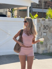 Lässiges Damen-Set aus V-Ausschnitt-Top und figurbetonten Shorts, 2 Stücke Outfit, geeignet für den Alltag im Sommer, rosa. - Pink - Übersicht 5