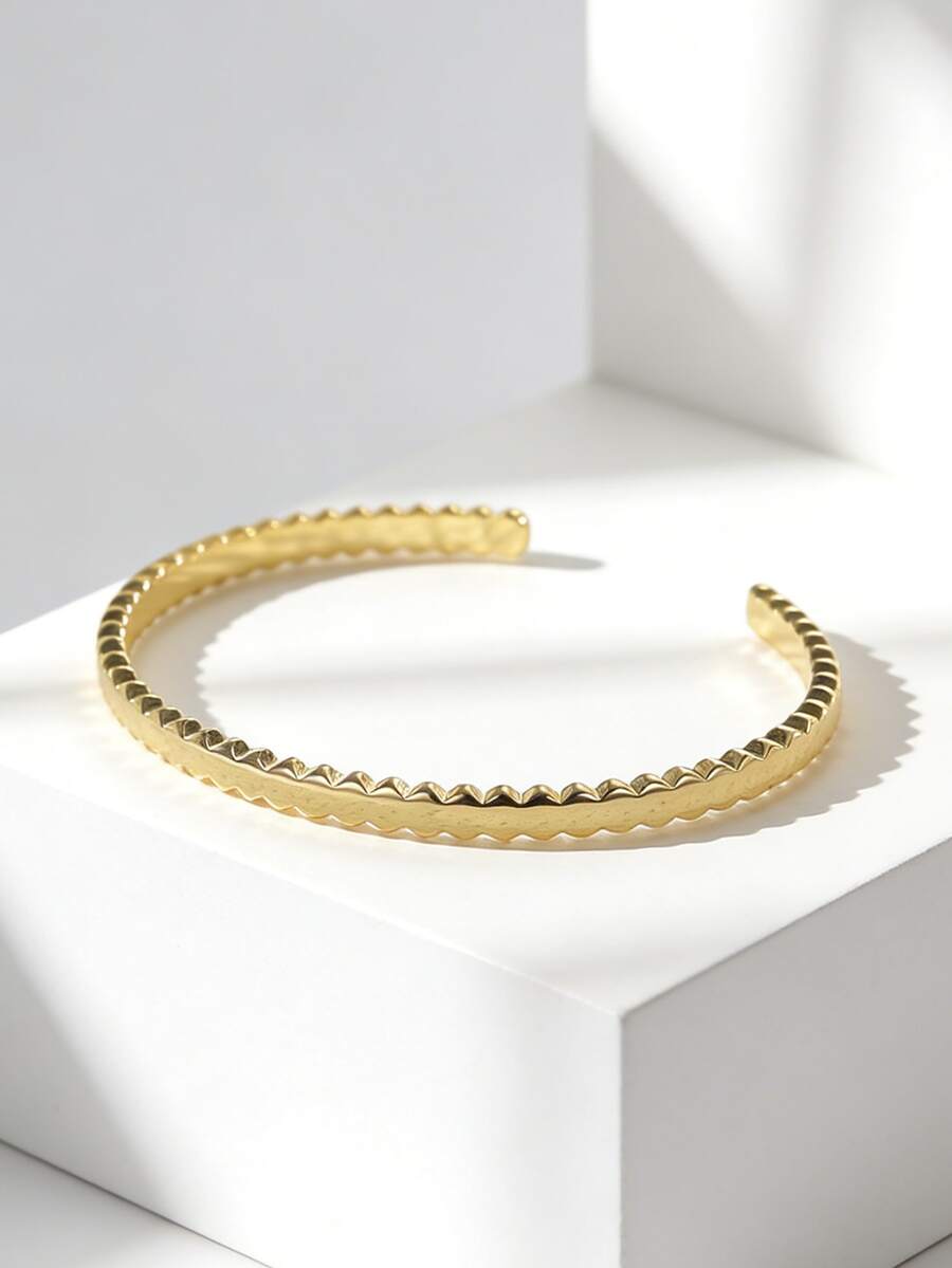 Charm-In 女士镀金波浪纹理开口手镯 - 时尚配饰,适合日常/约会/周末造型,生日/情人节送给她的完美礼物 - 金色 - 查看 1